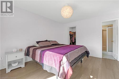 1205 Lamb'S Court Unit# 13, Burlington, ON - Indoor Photo Showing Bedroom