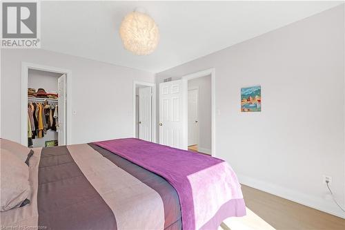 1205 Lamb'S Court Unit# 13, Burlington, ON - Indoor Photo Showing Bedroom