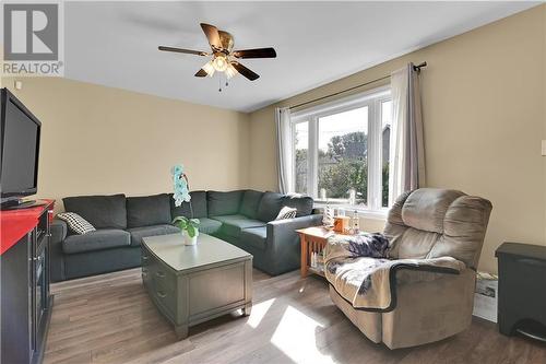 637 Bedford Street, Cornwall, ON - Indoor Photo Showing Living Room