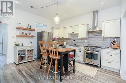 846 Lorne Avenue, London, ON - Indoor Photo Showing Kitchen With Upgraded Kitchen