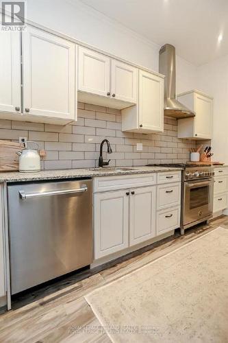 846 Lorne Avenue, London, ON - Indoor Photo Showing Kitchen With Stainless Steel Kitchen With Upgraded Kitchen