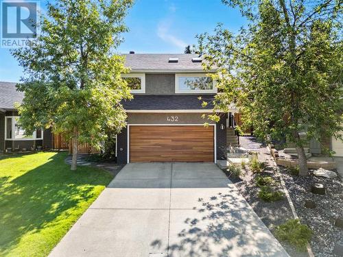 Picture perfect family house in Strathcona - 432 Strathcona Mews Sw, Calgary, AB - Outdoor