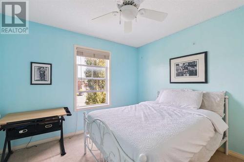 69 Evansbrooke Park Nw, Calgary, AB - Indoor Photo Showing Bedroom