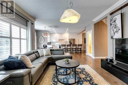 51 Evergreen Manor Sw, Calgary, AB - Indoor Photo Showing Living Room