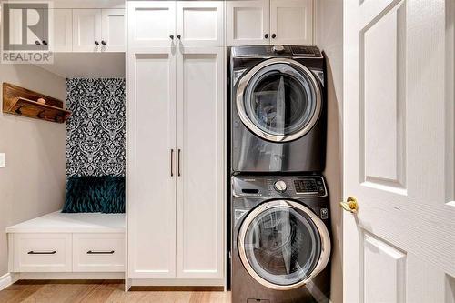 51 Evergreen Manor Sw, Calgary, AB - Indoor Photo Showing Laundry Room