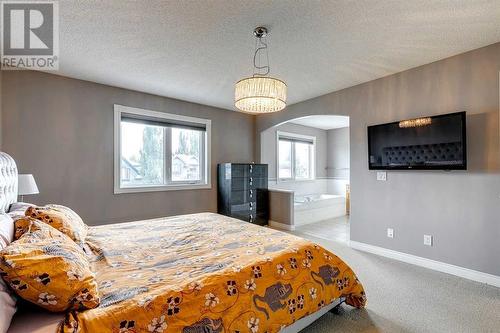 51 Evergreen Manor Sw, Calgary, AB - Indoor Photo Showing Bedroom