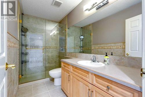 51 Evergreen Manor Sw, Calgary, AB - Indoor Photo Showing Bathroom