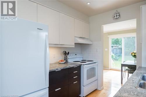 635 Beaver Court, Milton, ON - Indoor Photo Showing Kitchen With Double Sink