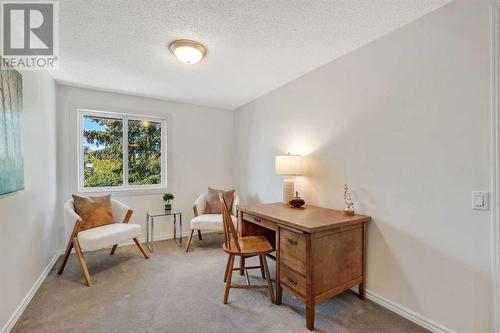 Den / Flex Space could be converted into third bedroom - 153 Woodglen Grove Sw, Calgary, AB - Indoor