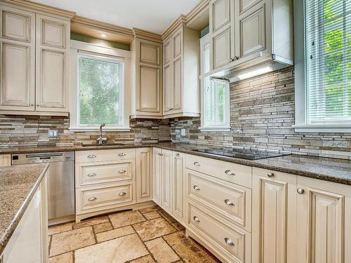 Cuisine - 7 Rue Granville, Hampstead, QC - Indoor Photo Showing Kitchen With Upgraded Kitchen