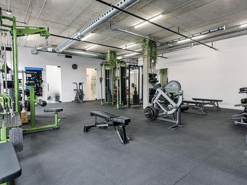 Commerce - 2200-662 Av. Victoria, Saint-Lambert, QC - Indoor Photo Showing Gym Room