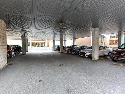 Parking - 2200-662 Av. Victoria, Saint-Lambert, QC - 