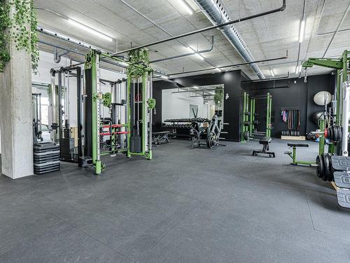 Commerce - 2200-662 Av. Victoria, Saint-Lambert, QC - Indoor Photo Showing Gym Room