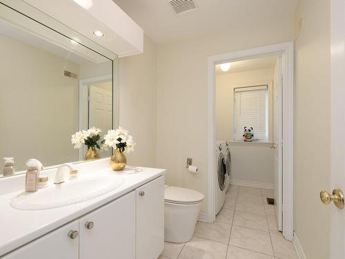 Powder room - 188 Rue Sidney-Cunningham, Beaconsfield, QC - Indoor Photo Showing Bathroom