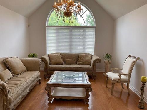 Salon - 188 Rue Sidney-Cunningham, Beaconsfield, QC - Indoor Photo Showing Living Room