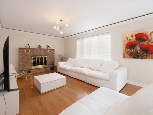 Family room - 188 Rue Sidney-Cunningham, Beaconsfield, QC - Indoor Photo Showing Living Room