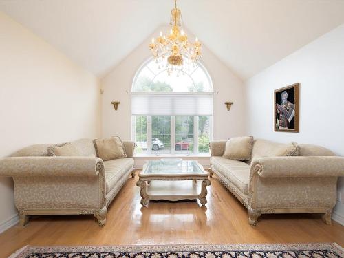 Salon - 188 Rue Sidney-Cunningham, Beaconsfield, QC - Indoor Photo Showing Living Room