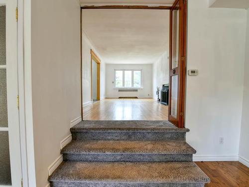 Staircase - 5026 Av. Iona, Montréal (Côte-Des-Neiges/Notre-Dame-De-Grâce), QC - Indoor Photo Showing Other Room