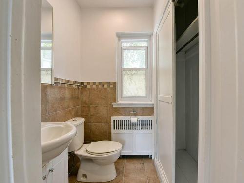 Powder room - 5026 Av. Iona, Montréal (Côte-Des-Neiges/Notre-Dame-De-Grâce), QC - Indoor Photo Showing Bathroom