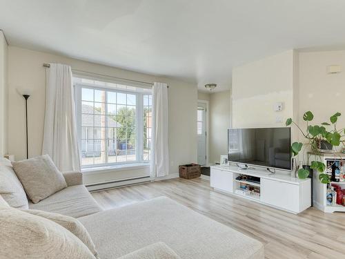 Hall - 18  - 20 Rue Coderre, L'Épiphanie, QC - Indoor Photo Showing Living Room