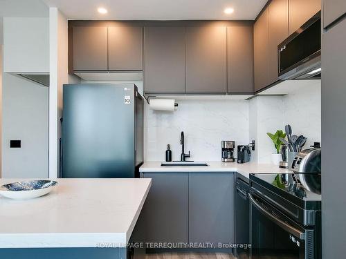 3604-8 York St, Toronto, ON - Indoor Photo Showing Kitchen