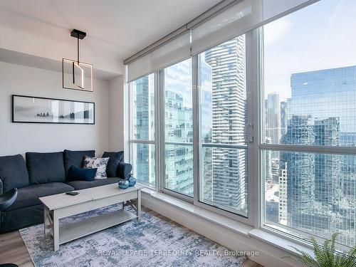 3604-8 York St, Toronto, ON - Indoor Photo Showing Living Room