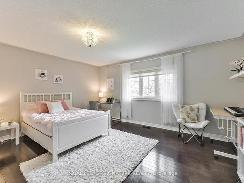 3588 Thorpedale Crt, Mississauga, ON - Indoor Photo Showing Bedroom