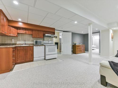 3588 Thorpedale Crt, Mississauga, ON - Indoor Photo Showing Kitchen