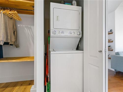 308-845 Yates St, Victoria, BC - Indoor Photo Showing Laundry Room