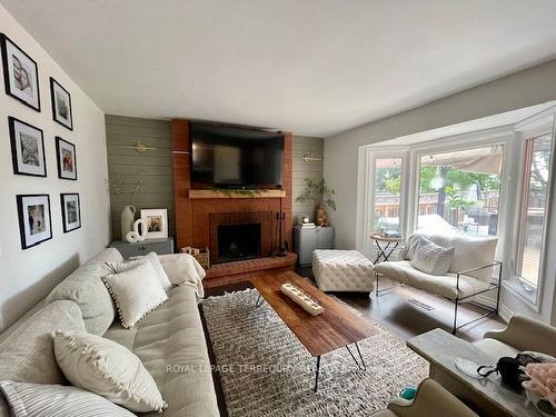 5370 Ruperts Gate Dr, Mississauga, ON - Indoor Photo Showing Living Room With Fireplace