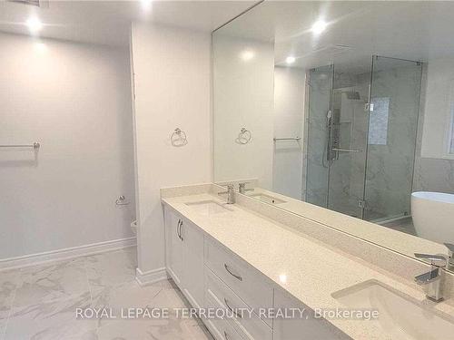 5370 Ruperts Gate Dr, Mississauga, ON - Indoor Photo Showing Bathroom