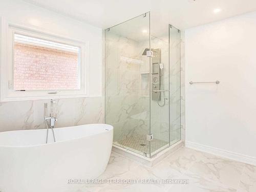 5370 Ruperts Gate Dr, Mississauga, ON - Indoor Photo Showing Bathroom