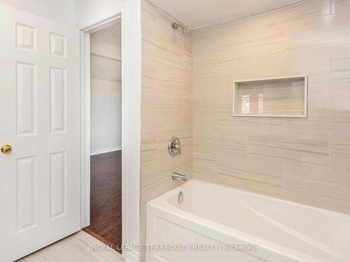 5370 Ruperts Gate Dr, Mississauga, ON - Indoor Photo Showing Bathroom