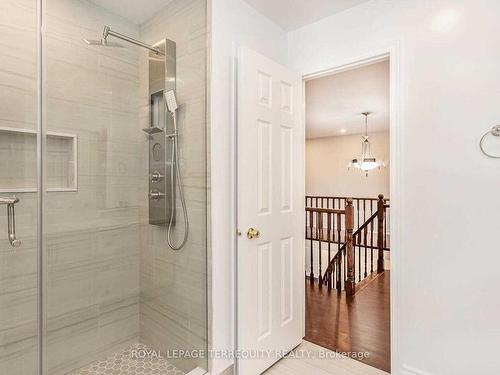 5370 Ruperts Gate Dr, Mississauga, ON - Indoor Photo Showing Bathroom