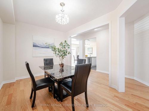 526 Barker Pkwy, Thorold, ON - Indoor Photo Showing Dining Room