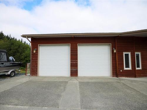 590 Venture Pl, Port Mcneill, BC 