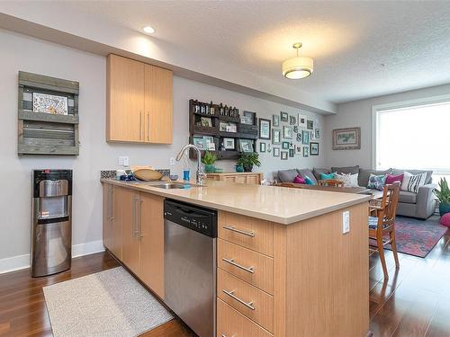 413-4529 West Saanich Rd, Saanich, BC - Indoor Photo Showing Kitchen