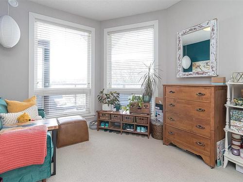 413-4529 West Saanich Rd, Saanich, BC - Indoor Photo Showing Bedroom