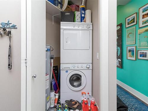 413-4529 West Saanich Rd, Saanich, BC - Indoor Photo Showing Laundry Room