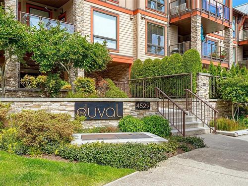 413-4529 West Saanich Rd, Saanich, BC - Outdoor With Balcony