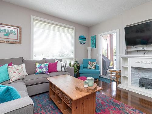 413-4529 West Saanich Rd, Saanich, BC - Indoor Photo Showing Living Room With Fireplace