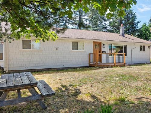 1585 Robb Ave, Comox, BC 