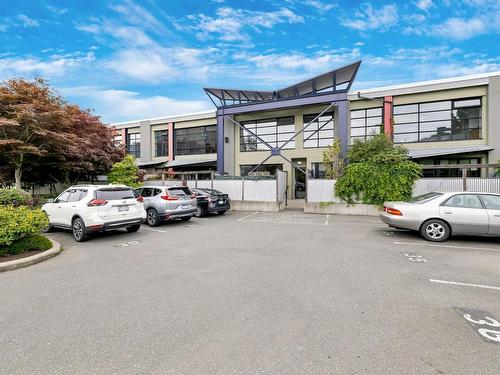 209-400 Sitkum Rd, Victoria, BC - Outdoor