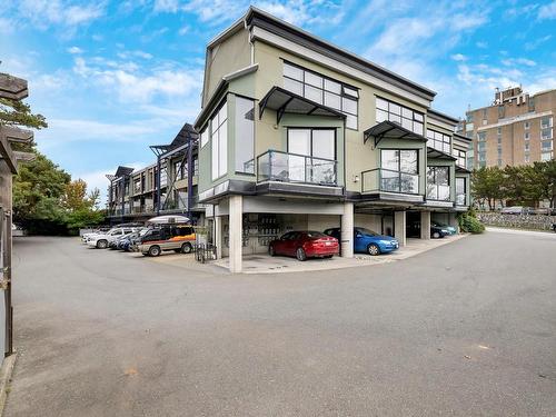 209-400 Sitkum Rd, Victoria, BC - Outdoor