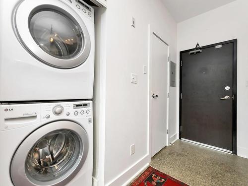 209-400 Sitkum Rd, Victoria, BC - Indoor Photo Showing Laundry Room