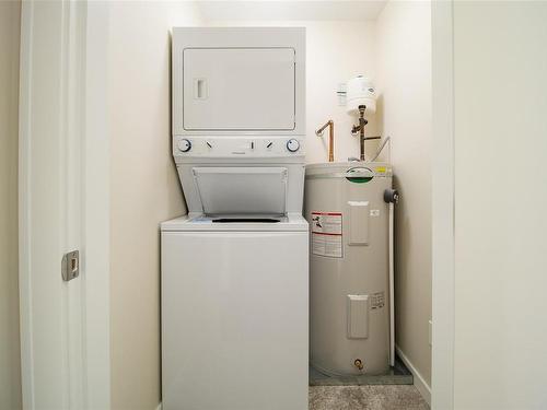 206-4960 Songbird Pl, Nanaimo, BC - Indoor Photo Showing Laundry Room