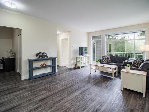 206-4960 Songbird Pl, Nanaimo, BC - Indoor Photo Showing Living Room