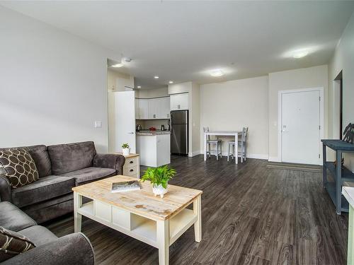 206-4960 Songbird Pl, Nanaimo, BC - Indoor Photo Showing Living Room