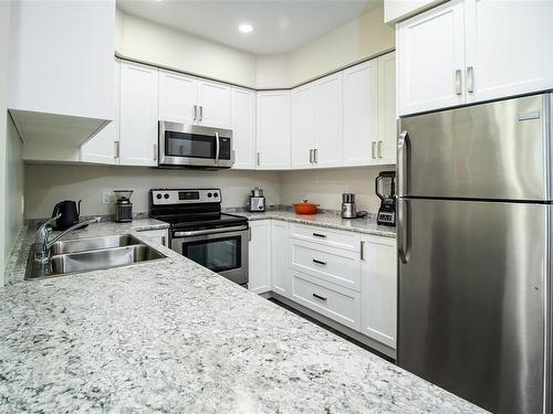 206-4960 Songbird Pl, Nanaimo, BC - Indoor Photo Showing Kitchen With Double Sink With Upgraded Kitchen