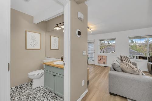 112-3825 Glen Canyon Drive, West Kelowna, BC - Indoor Photo Showing Bathroom